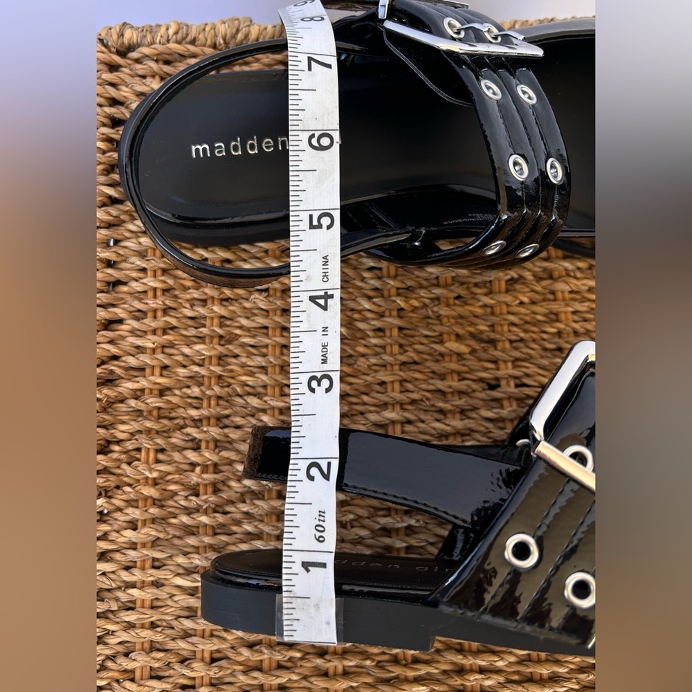 Madden Girl Women’s Vegan Leather Slingback Flat Oversize Buckles & Grommets 10M - Picture 13 of 13